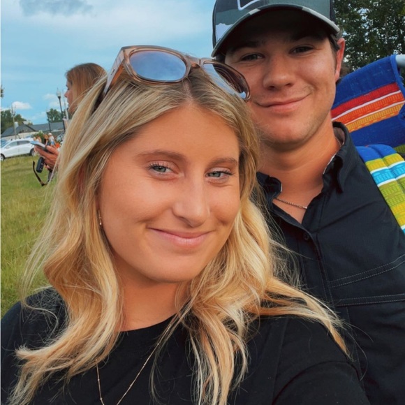 Meet your Posher, Lauren - Picture 1 of 1